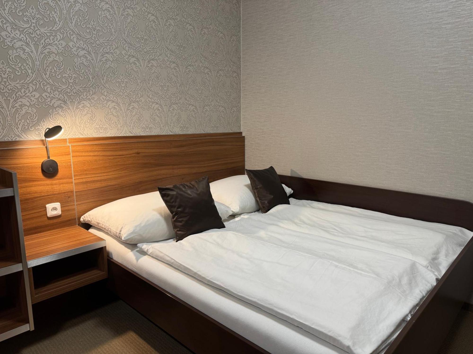 Apartman Bila Hora - Roudna プルゼニ エクステリア 写真